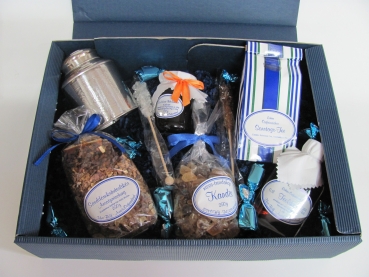 Großer blauer Präsentkarton "Ostfriesische Spezialitäten"