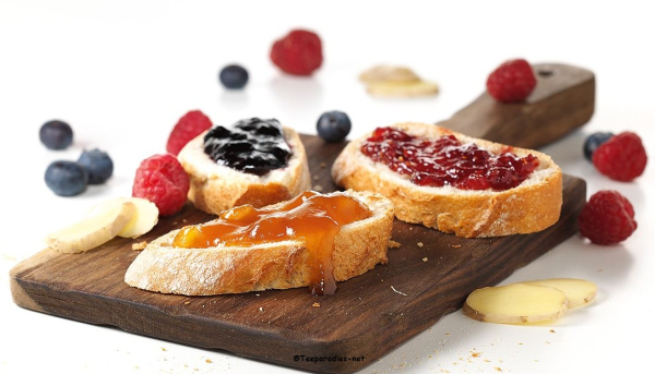 Konfitüre Erdbeere, Himbeere, Orange, Aprikose 4 Stück à 28 Gramm = 112 g.